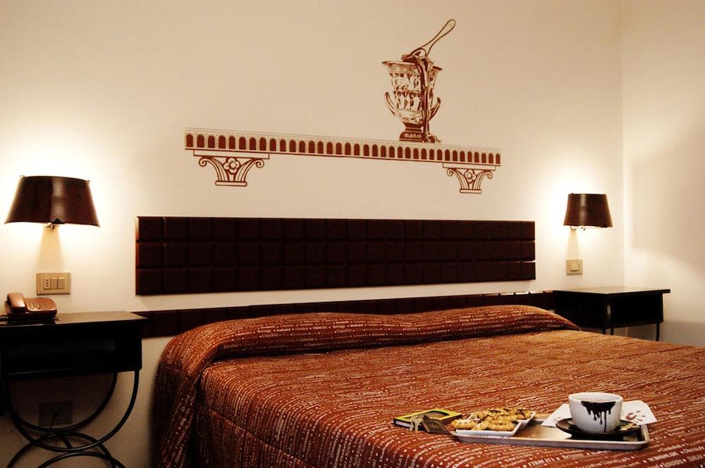 เอตรูสกัน โชโกโฮเทล Hotel เปรูจา ภายนอก รูปภาพ